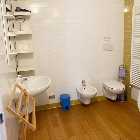 Silver Lake Apartment *