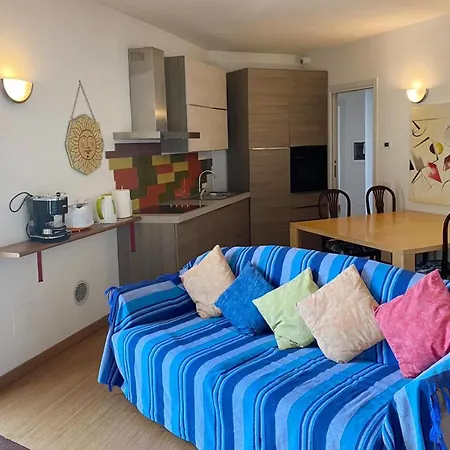 Silver Lake Apartment *